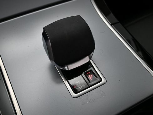 Used 2025 Land Rover Range Rover Velar S image 31