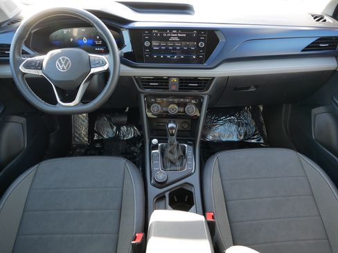 Used 2024 Volkswagen Taos SE image 10