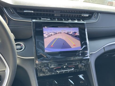 New 2025 Jeep Grand Cherokee L Altitude image 28