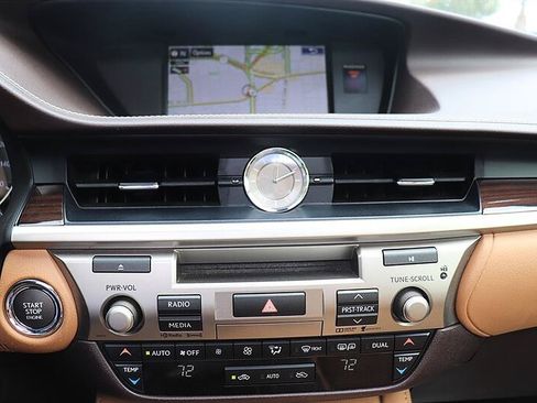 Used 2016 Lexus ES 350 w/ Luxury Package w/Wood Trim FWD image 18
