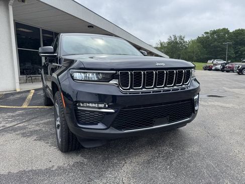 Used 2024 Jeep Grand Cherokee Limited AWD/4WD image 8