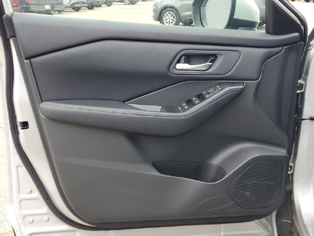 Used 2025 Nissan Rogue SV AWD/4WD image 10