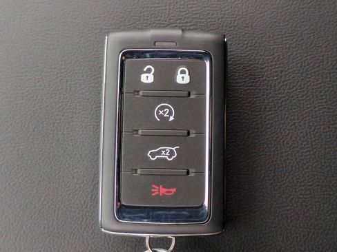 New 2025 Jeep Grand Cherokee Laredo w/ Luxury Tech Group I RWD image 35