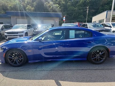 Used 2019 Dodge Charger Scat Pack RWD image 4