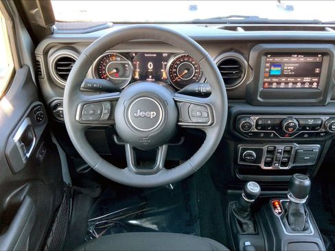 Certified 2023 Jeep Gladiator Willys image 5