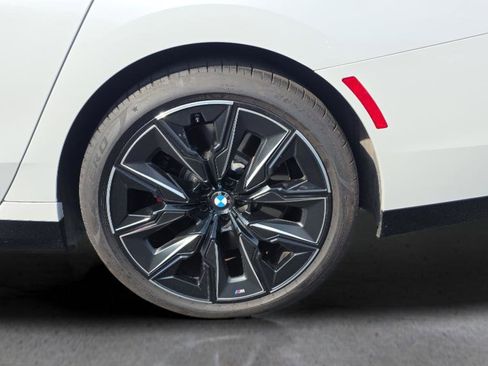 Used 2025 BMW 760i xDrive w/ Premium Package image 15