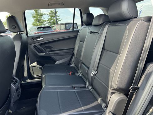 Used 2020 Volkswagen Tiguan SE AWD/4WD image 23