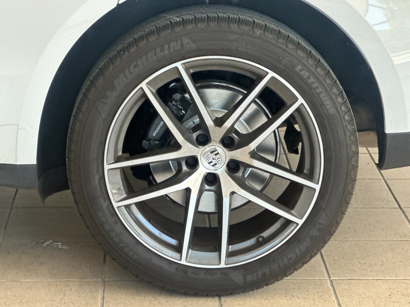 Certified 2023 Porsche Macan AWD/4WD image 25