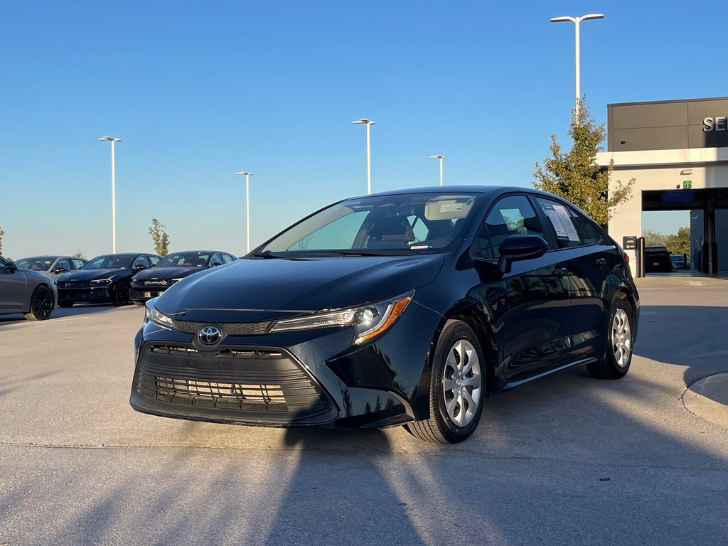 Used 2025 Toyota Corolla LE FWD image 3