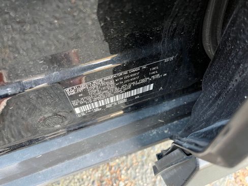 Used 2025 Toyota RAV4 XLE image 31