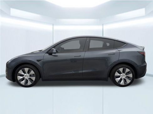 Used 2021 Tesla Model Y Long Range AWD/4WD image 2