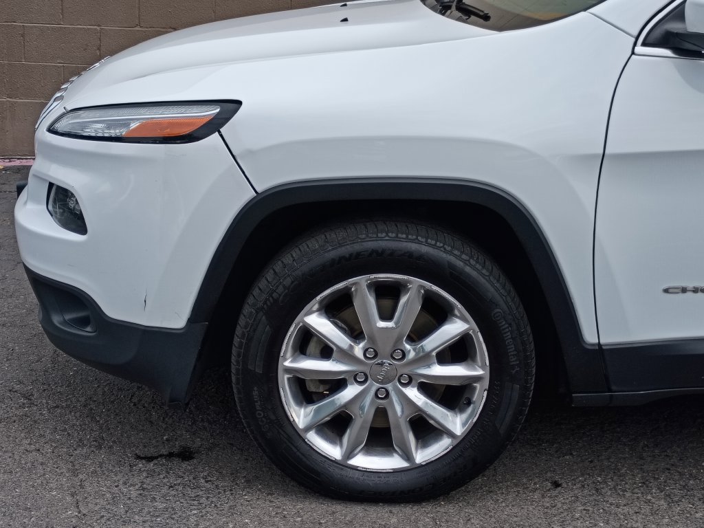 Used 2016 Jeep Cherokee Limited w/ Luxury Group AWD/4WD image 9