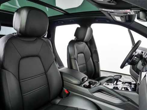 Certified 2023 Porsche Cayenne AWD/4WD image 24