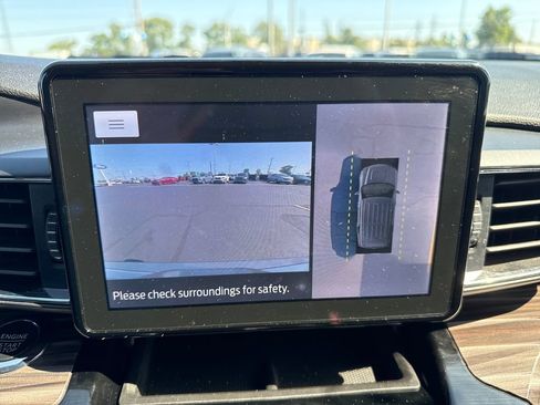 Used 2023 Ford Explorer Limited w/ Equipment Group 301A AWD/4WD image 18