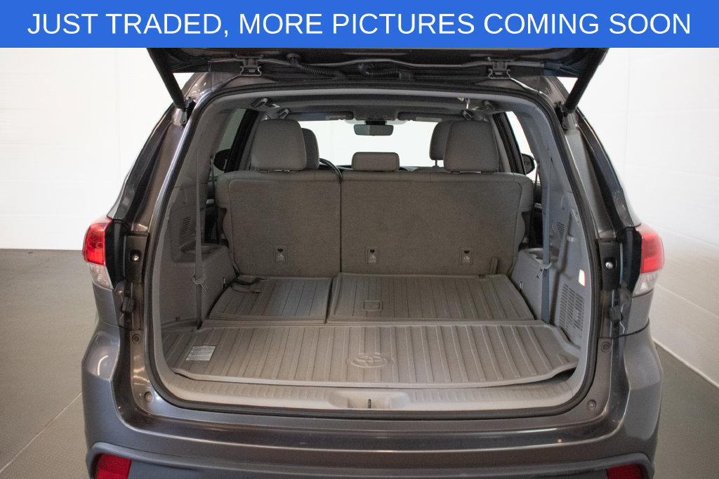 Used 2017 Toyota Highlander XLE AWD/4WD image 24