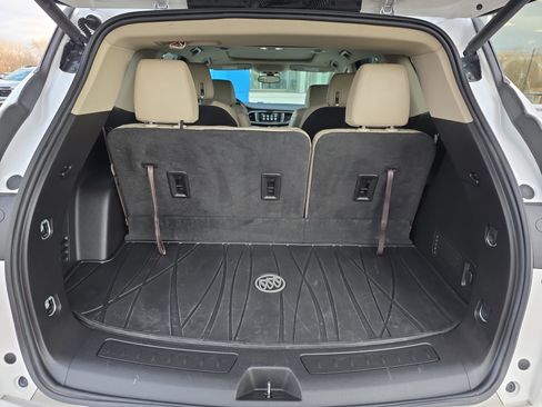 Used 2018 Buick Enclave Essence image 38