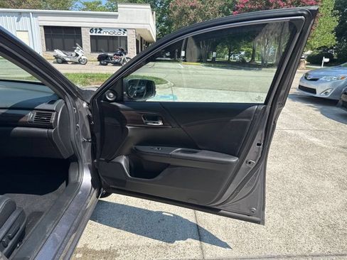 Used 2016 Honda Accord EX-L image 16