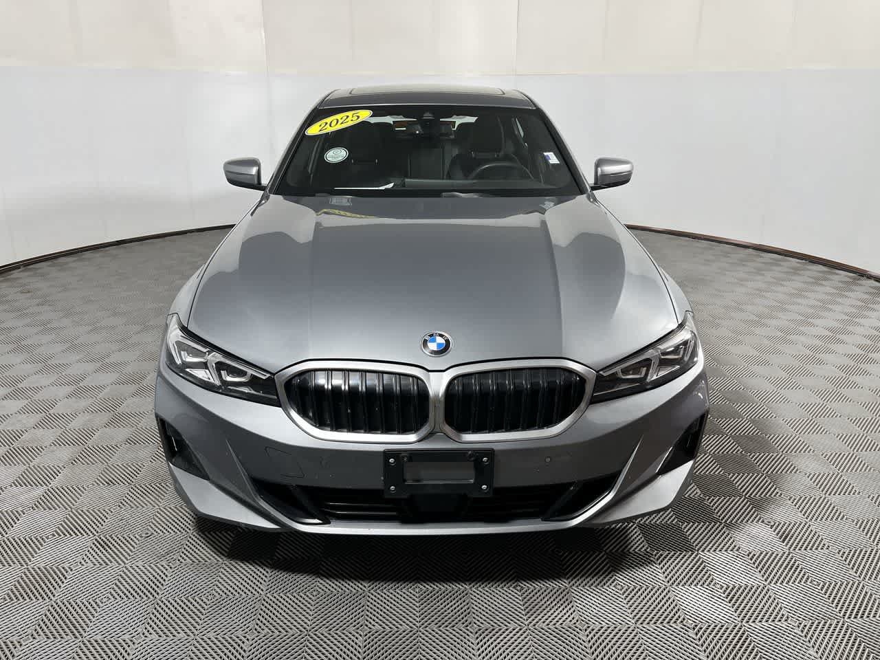 Used 2025 BMW 330i Sedan RWD image 3