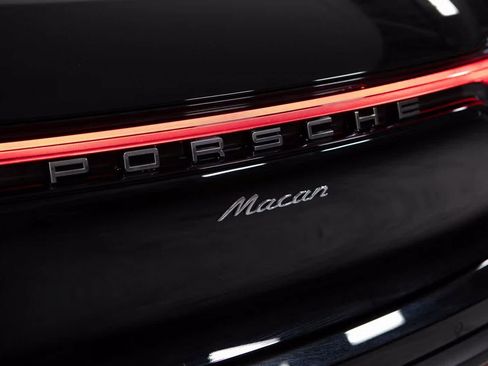 Certified 2025 Porsche Macan image 32