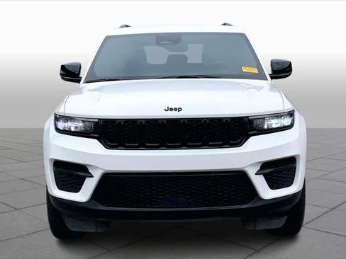 Certified 2023 Jeep Grand Cherokee Altitude image 3