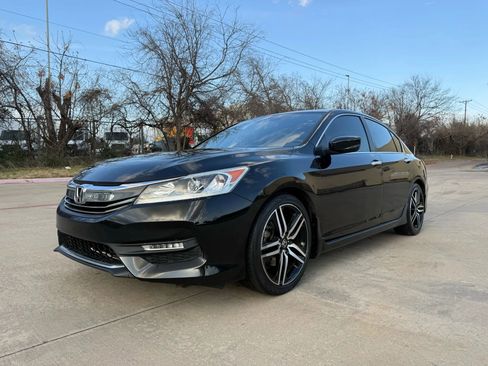 Used 2017 Honda Accord Sport image 2