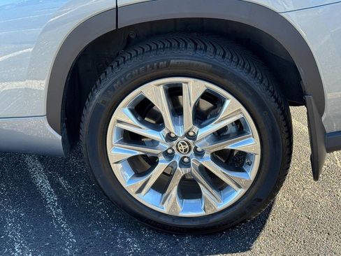 Certified 2021 Toyota Highlander Limited image 9