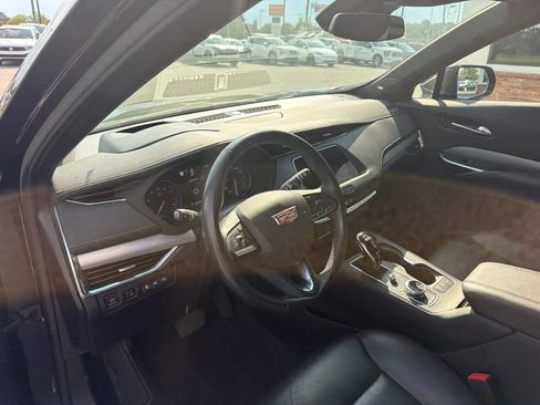 Used 2023 Cadillac XT4 Premium Luxury w/ Technology Package FWD image 4