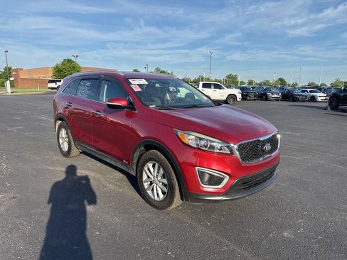 Used 2017 Kia Sorento AWD w/ LX Convenience Package image 2