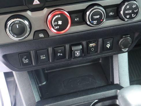 Used 2019 Toyota Tacoma TRD Sport w/ Technology Package AWD/4WD image 47