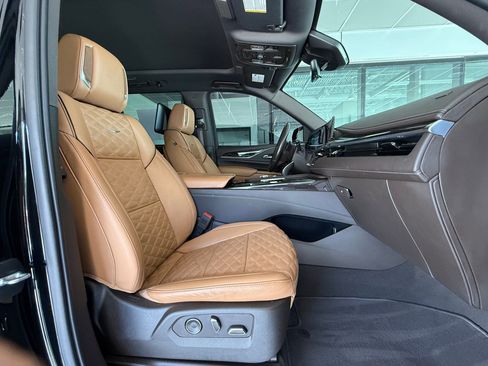 Used 2021 Cadillac Escalade Premium Luxury w/ Performance Package image 27