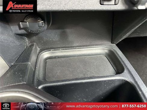 Certified 2018 Toyota RAV4 LE image 33