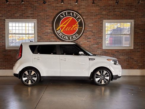 Used 2017 Kia Soul + image 17