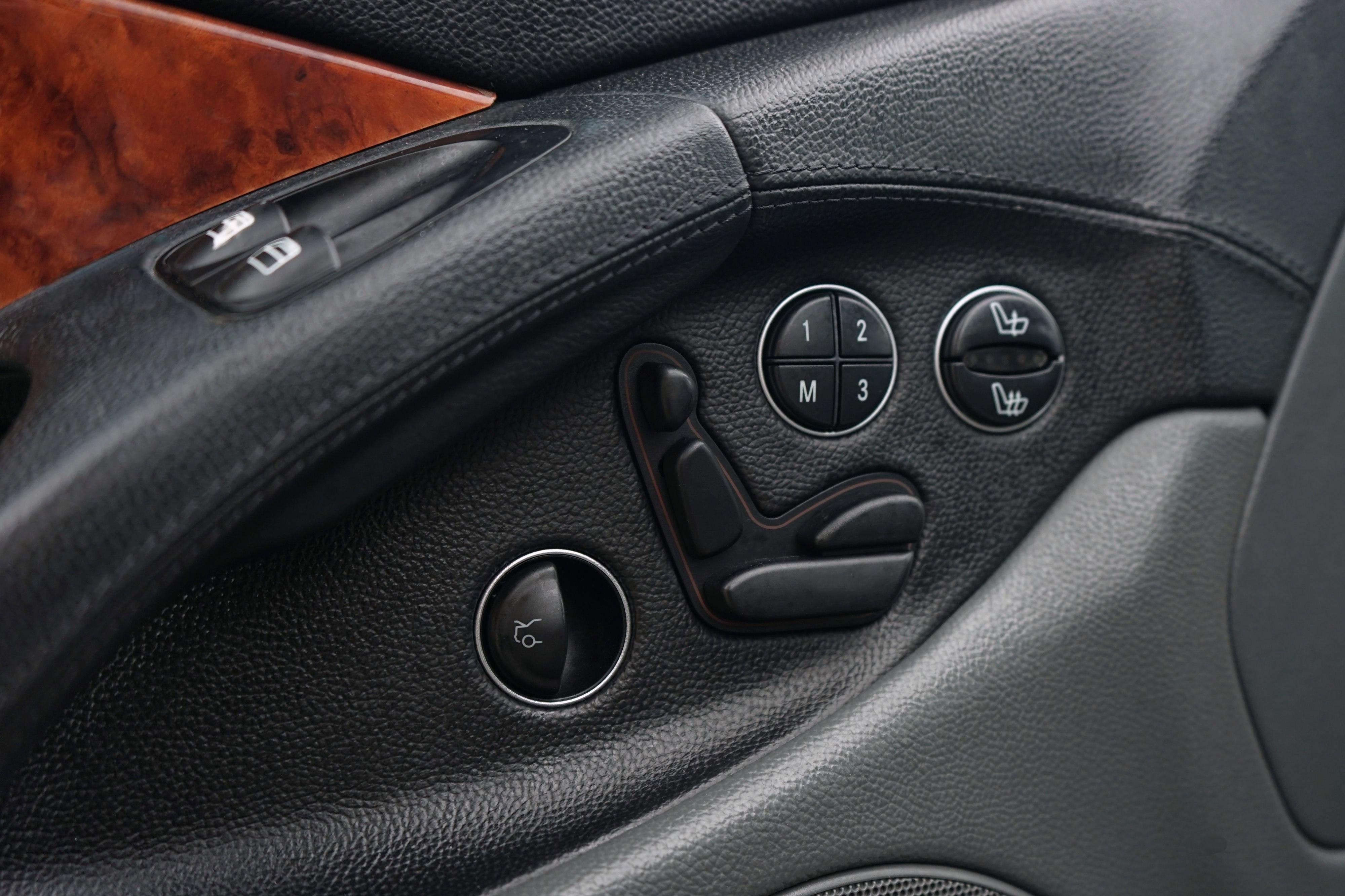 Used 2005 Mercedes-Benz SL 500 image 16