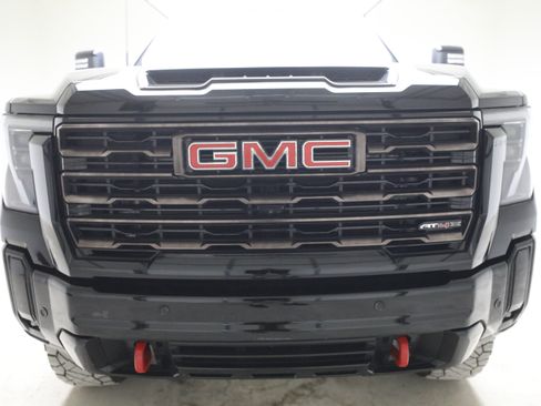 Used 2025 GMC Sierra 2500 AT4X AWD/4WD image 8