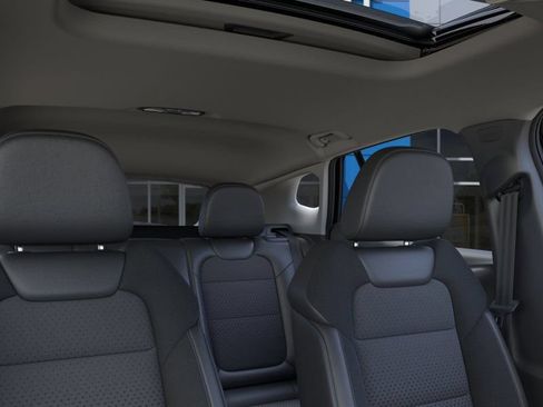 New 2026 Chevrolet Trax LT w/ Sunroof Package FWD image 25