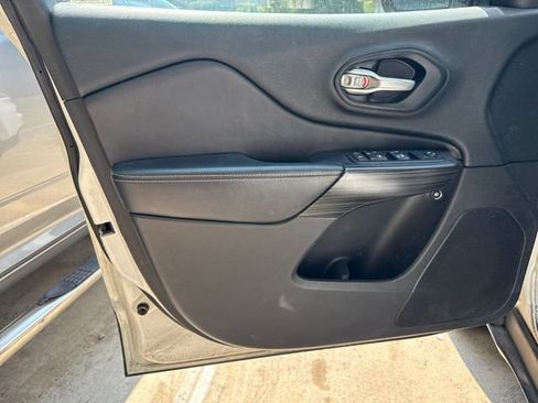 Used 2016 Jeep Cherokee Limited AWD/4WD image 15