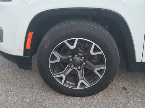 Used 2023 Jeep Wagoneer Series III w/ Preferred Equipment Group image 12