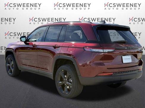 New 2025 Jeep Grand Cherokee Laredo image 3