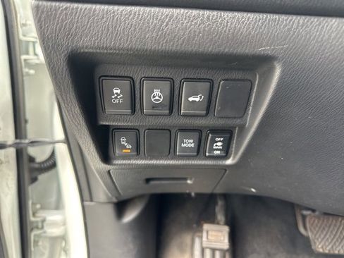 Used 2020 Nissan Pathfinder Platinum image 14