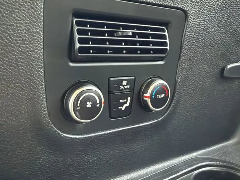 Used 2017 Hyundai Santa Fe Limited image 23