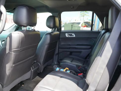 Used 2015 Ford Explorer XLT w/ Equipment Group 202A AWD/4WD image 13