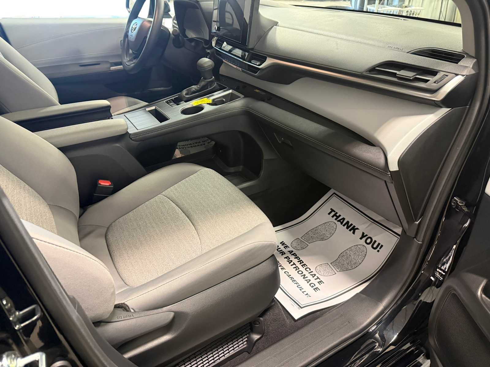 Used 2026 Toyota Sienna LE AWD/4WD image 25