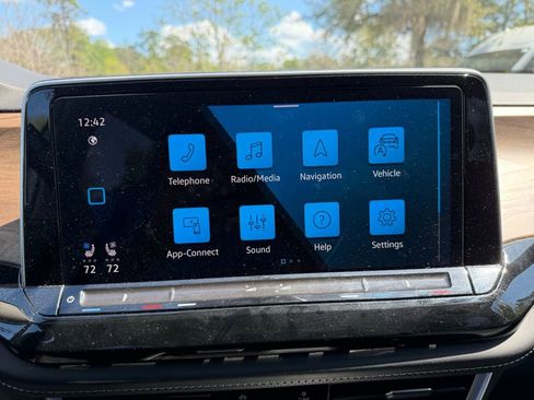 Used 2024 Volkswagen Atlas SE image 25