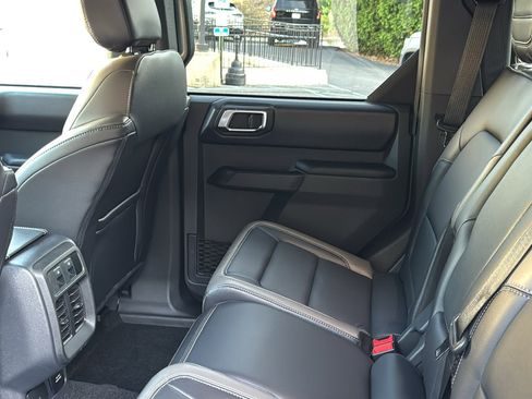 Used 2025 Ford Bronco Outer Banks AWD/4WD image 32