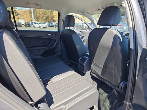 Used 2023 Volkswagen Tiguan SE FWD image 14