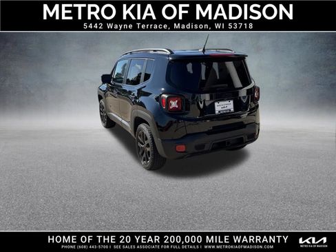 Used 2017 Jeep Renegade Altitude AWD/4WD image 5