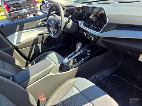 New 2025 Chevrolet Trax LT w/ LT Convenience Package image 5