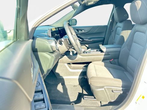 Used 2026 Chevrolet Equinox LT FWD image 11