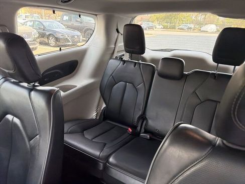 Used 2020 Chrysler Pacifica Limited image 22