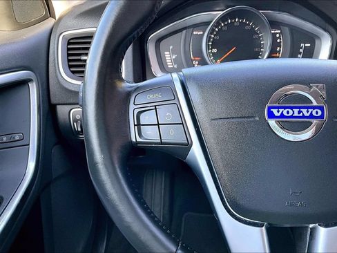 Used 2018 Volvo V60 T5 Cross Country AWD/4WD image 23